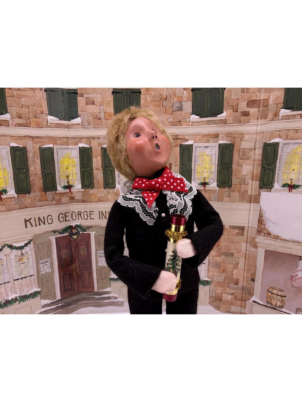 Byers' Choice Carolers - Boy with Cracker 2020